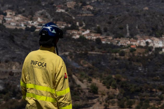 At least 12 dead in Los Gallardos wildfire in Almería, southern Spain - 11 Jul 2026 An INFOCA wildfire firefighter seen during the operations to stabilize the Los Gallardos wildfire. The Los Gallardos wildfire in Almería, Spain, has left 12 people dead, 7 people missing, and more than 6,000 hectares burned. On the ground, around 540 personnel deployed by the Spanish Government are involved in the response, including members of the Civil Guard, Civil Protection, and the Military Emergency Unit (UME). Los Gallardos Spain Copyright: xFrancisxGonzalezx xSOPAxImagesx INCENDIO-ALMERIA-20260711-FRANCIS-054