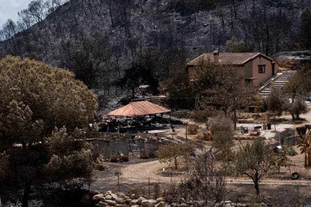 At least 12 dead in Los Gallardos wildfire in Almería, southern Spain - 11 Jul 2026 General view of a house surrounded by the wildfire. The Los Gallardos wildfire in Almería, Spain, has left 12 people dead, 7 people missing, and more than 6,000 hectares burned. On the ground, around 540 personnel deployed by the Spanish Government are involved in the response, including members of the Civil Guard, Civil Protection, and the Military Emergency Unit (UME). Los Gallardos Spain Copyright: xFrancisxGonzalezx xSOPAxImagesx INCENDIO-ALMERIA-20260711-FRANCIS-081