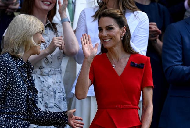 (260712) -- LONDON, July 12, 2026 -- Kate, Britain s Princess of Wales, greets people before the women s singles final between Linda Noskova and Karolina Muchova of the Czech Republic at the Wimbledon Tennis Championships in London, Britain, on July 11, 2026. ) (SP)BRITAIN-LONDON-TENNIS-WIMBLEDON-WOMEN S SINGLES LixYing 