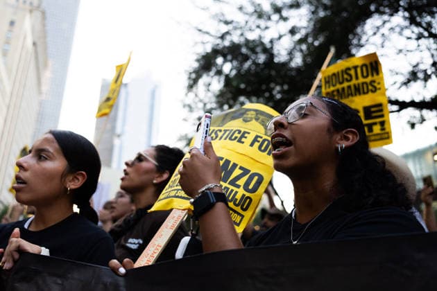 July 11, 2026, Houston, Texas, USA: Protesters gather in front of the Federal Detention Center in Downtown Houston to protest against U.S. Immigration and Customs Enforcement (ICE) after Lorenzo Salgado Araujo was fatally shot by an ICE agent during an attempted immigration enforcement operation, an incident that has prompted calls from community leaders and elected officials for an independent investigation, Saturday, July 11, in Houston, Texas. Houston USA  - ZUMAg287 20260711_zsp_g287_010 Copyright: xMatthewxGuzmanx