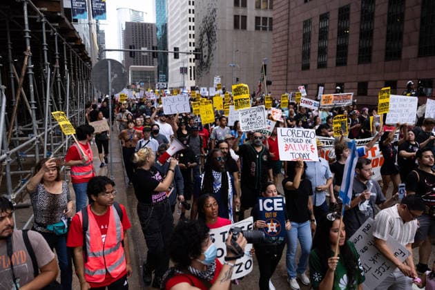 July 11, 2026, Houston, Texas, USA: Protesters march in Downtown Houston to protest against U.S. Immigration and Customs Enforcement (ICE) after Lorenzo Salgado Araujo was fatally shot by an ICE agent during an attempted immigration enforcement operation, an incident that has prompted calls from community leaders and elected officials for an independent investigation, Saturday, July 11, in Houston, Texas. Houston USA  - ZUMAg287 20260711_zsp_g287_096 Copyright: xMatthewxGuzmanx
