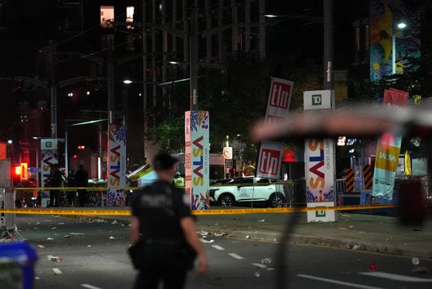 2 killed, 5 wounded in Toronto street festival shooting TORONTO, CANADA - JULY 11 : Toronto Police stand guard on St. Clair Avenue West near Arlington Avenue in Toronto, Ontario, Canada on July 11, 2026. Two people were killed and five wounded in a shooting near Canada s largest Latin street festival Saturday, according to police, who urged the public to avoid the area as officers continued their investigation. Mert Alper Dervis Anadolu Ontario Canada. Editorial use only. Please get in touch for any other usage.  Copyright: x2026xAnadoluxMertxAlperxDervisx