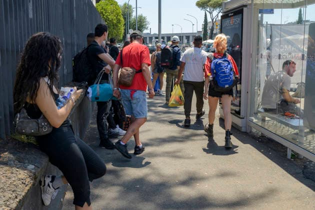 July 11, 2026, Rome, Italy: People wait for buses in the shade to protect themselves from the sun in the hottest hours of a day when Italy is trapped in the grip of the July heat in Rome. After the storms of the past few days, a new wave of intense heat is expected across Italy. The subtropical anticyclone will once again dominate the Italian weather landscape, paving the way for a new phase of intense heat destined to affect much of the country for the entire next week. Rome Italy  - ZUMAv147 20260711_zip_v147_006 Copyright: xMarcelloxValerix