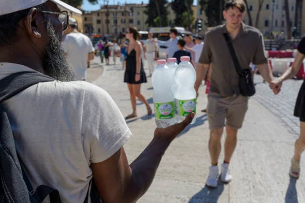 July 11, 2026, Rome, Italy: A street vendor offers bottles of iced water to tourists during the hottest hours of the day when Italy is trapped in the grip of the July heat in Rome. After the storms of the past few days, a new wave of intense heat is expected across Italy. The subtropical anticyclone will once again dominate the Italian weather landscape, paving the way for a new phase of intense heat destined to affect much of the country for the entire next week. Rome Italy  - ZUMAv147 20260711_zip_v147_009 Copyright: xMarcelloxValerix
