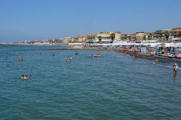 July 11, 2026, Rome, Italy: People bathe at Lido di Ostia in the hottest hours of a day when Italy is trapped in the grip of the July heat in Rome. After the storms of the past few days, a new wave of intense heat is expected across Italy. The subtropical anticyclone will once again dominate the Italian weather landscape, paving the way for a new phase of intense heat destined to affect much of the country for the entire next week. Rome Italy  - ZUMAv147 20260711_zip_v147_012 Copyright: xMarcelloxValerix