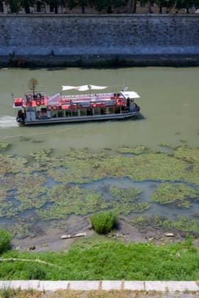 July 11, 2026, Rome, Italy: The low water level reveals some waste as a boat travels along a stretch of the Tiber during the hottest hours of the day when Italy is trapped in the grip of the July heat in Rome. After the storms of the past few days, a new wave of intense heat is expected across Italy. The subtropical anticyclone will once again dominate the Italian weather landscape, paving the way for a new phase of intense heat destined to affect much of the country for the entire next week. Rome Italy  - ZUMAv147 20260711_zip_v147_002 Copyright: xMarcelloxValerix