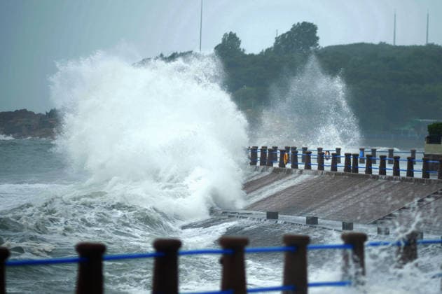 The waves stirred up by Typhoon Bavi on the coast of Aomen Road in Shinan District, Qingdao City, Shandong Province, China on July 12, 2026. Qingdao Shandong China  Copyright: xCFOTOx i1783876253716