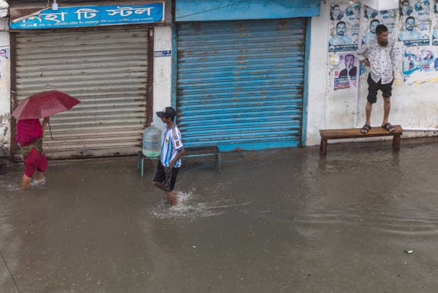 Monsoon downpour made travel slow and dangerous in Dhaka - 12 Jul 2026 People struggle to walk through a waterlogged street following heavy rains causing much suffering for pedestrians and commuters. Monsoon downpour made travel slow and dangerous. Dhaka Bangladesh Copyright: xSazzadxHossainx xSOPAxImagesx Photo_Sazzad Hossain_Monsoon rain (1)