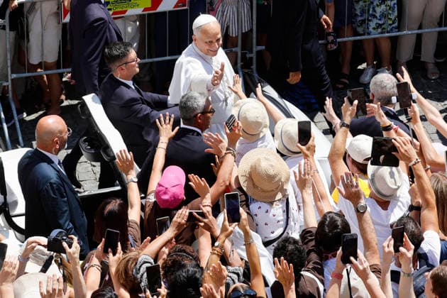 July 12, 2026, Castel Gandolfo, ITALIA: Pope Leo XIV greets the crowd after the Angelus prayer from the entrance of the Apostolic Palace in Piazza della Liberta (Liberty Square) at the summer papal residence in Castel Gandolfo near Rome, Italy 12 July 2026. ANSA FABIO FRUSTACI. Castel Gandolfo ITALIA  - ZUMAa110 20260712_zaf_a110_001 Copyright: xFabioxFrustacix