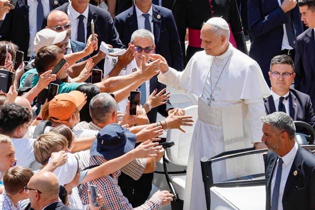 July 12, 2026, Castel Gandolfo, ITALIA: Pope Leo XIV greets the crowd after the Angelus prayer from the entrance of the Apostolic Palace in Piazza della Liberta (Liberty Square) at the summer papal residence in Castel Gandolfo near Rome, Italy 12 July 2026. ANSA FABIO FRUSTACI. Castel Gandolfo ITALIA  - ZUMAa110 20260712_zaf_a110_003 Copyright: xFabioxFrustacix
