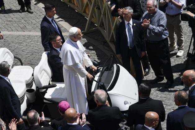 Pope Leo XIV celebrates the Angelus in Castel Gandolfo CASTEL GANDOLFO, ITALY, JULY 12: Pope Leo XIV greets the faithful after celebrating the Angelus noon prayer at his summer residence in Castel Gandolfo, near Rome, Italy, on July 12, 2026. Isabella Bonotto Anadolu Castel Gandolfo Italy. Editorial use only. Please get in touch for any other usage.  Copyright: x2026xAnadoluxIsabellaxBonottox