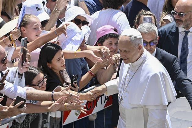 Pope Leo XIV celebrates the Angelus in Castel Gandolfo CASTEL GANDOLFO, ITALY, JULY 12: Pope Leo XIV greets the faithful after celebrating the Angelus noon prayer at his summer residence in Castel Gandolfo, near Rome, Italy, on July 12, 2026. Isabella Bonotto Anadolu Castel Gandolfo Italy. Editorial use only. Please get in touch for any other usage.  Copyright: x2026xAnadoluxIsabellaxBonottox