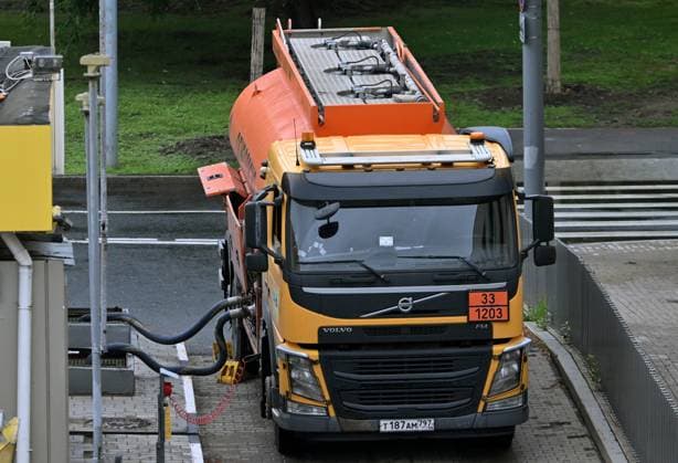 Russia Gasoline Shortages 9204499 12.07.2026 A fuel truck delivers fuel at a petrol station in Moscow, Russia. Ilya Pitalev Sputnik Moscow Russia  Copyright: xIlyaxPitalevx
