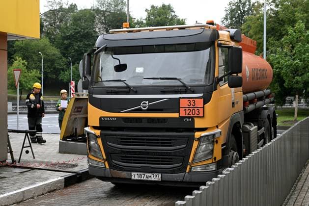Russia Gasoline Shortages 9204500 12.07.2026 A fuel truck delivers fuel at a petrol station in Moscow, Russia. Ilya Pitalev Sputnik Moscow Russia  Copyright: xIlyaxPitalevx