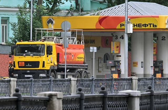 Russia Gasoline Shortages 9204495 12.07.2026 A fuel truck delivers fuel at a petrol station in Moscow, Russia. Ilya Pitalev Sputnik Moscow Russia  Copyright: xIlyaxPitalevx
