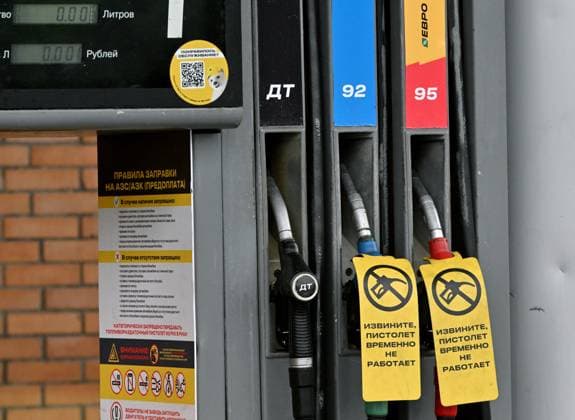 Russia Gasoline Shortages 9204503 12.07.2026 An announcement reading Out of Order is seen at a petrol station in Moscow, Russia. Ilya Pitalev Sputnik Moscow Russia  Copyright: xIlyaxPitalevx