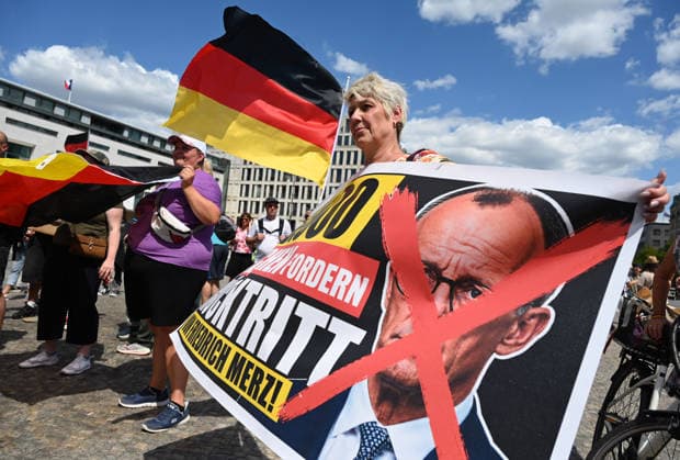 A rally in support of a petition for the resignation of Friedrich Merz in Berlin BERLIN, GERMANY - JULY 12: People holding German flags and posters take part in a rally supporting a petition calling for the resignation of German Chancellor Friedrich Merz in Berlin, Germany, on July 12, 2026. Volodymyr Sindieiev Anadolu Berlin Germany. Editorial use only. Please get in touch for any other usage.  Copyright: x2026xAnadoluxVolodymyrxSindieievx