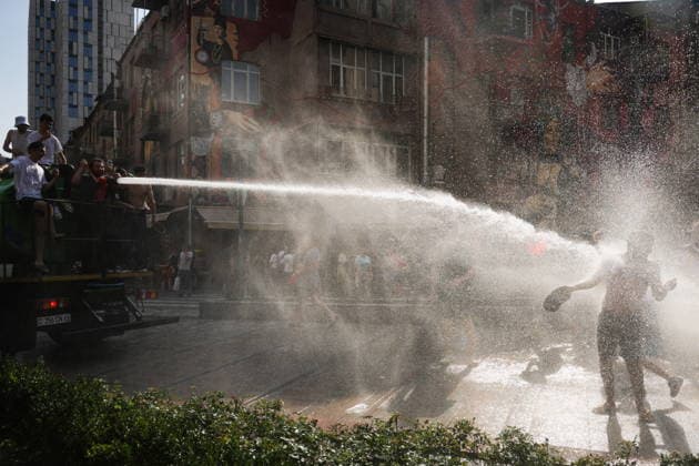 ARMENIA, YEREVAN - JULY 12, 2026: Citizens enjoy dousing each other during the traditional feast of Vardavar celebrated by the Armenian Apostolic Church to mark the Transfiguration of Christ Yerevan Armenia  - ZUMAt113 20260712_zaa_t113_272 Copyright: xAlexanderxPatrinx