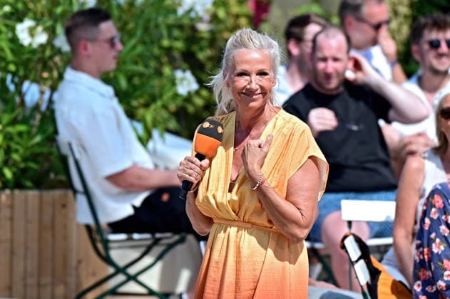 Entertainment Bilder des Tages ZDF - Fernsehgarten. Fernsehmoderatorin Andrea Kiwi Kiewel während der ZDF - Unterhaltungsshow Fernsehgarten am 12.07.2026 in Mainz. 20260712MWI133693 *** ZDF Fernsehgarten TV host Andrea Kiwi Kiewel during the ZDF entertainment show Fernsehgarten on July 12, 2026, in Mainz 20260712MWI133693