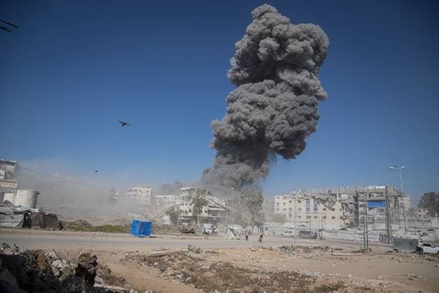 Israeli airstrike hits workshop in Gaza City GAZA CITY, PALESTINE JULY 12, 2026: Israeli warplanes strike a maintenance workshop on Al-Sinaa Street in western Gaza City on Sunday evening with three missiles following an evacuation warning. Several Palestinians are injured in the attack. Gaza Palestine, State of Copyright: x xMohammedxMxSkaikx xJNAxPressx