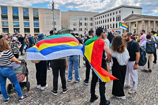 Deutschland, 12.07.2026: Platz der Republik: Gedenken an den 1. Jahrestag der Gewaltverbrechen in Suwaida (Süd-Syrien) gegen Drusen: Demonstranten haben sich vor dem Brandenburger Tor versammelt. *** Germany, July 12, 2026, Platz der Republik: To commemorate the first anniversary of the violent crimes committed against Druze protesters in Suwayda, southern Syria, demonstrators have gathered in front of the Brandenburg Gate Copyright: xdtsxNachrichtenagenturx dts_127595