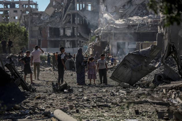 Israeli attacks on Gaza continue in violation of the ceasefire GAZA CITY, GAZA , PALESTINE - JULY 12: Palestinians rush as smoke rises among rubble and destruction on Al-Sinaa (Industrial) Street in western Gaza City on July 12, 2026, after the Israeli military targeted several buildings using unmanned aerial vehicles (UAVs). The drone-fired missiles caused significant damage and structural ruin across the residential and commercial area. Saeed M. M. T. Jaras Anadolu Gaza City Gaza. Editorial use only. Please get in touch for any other usage.  Copyright: x2026xAnadoluxSaeedxM.xM.xT.xJarasx