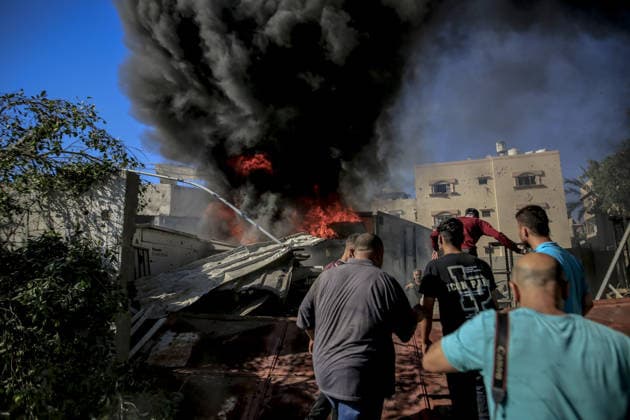 Israeli attacks on Gaza continue in violation of the ceasefire GAZA CITY, GAZA , PALESTINE - JULY 12: Palestinians rush as smoke rises among rubble and destruction on Al-Sinaa (Industrial) Street in western Gaza City on July 12, 2026, after the Israeli military targeted several buildings using unmanned aerial vehicles (UAVs). The drone-fired missiles caused significant damage and structural ruin across the residential and commercial area. Saeed M. M. T. Jaras Anadolu Gaza City Gaza. Editorial use only. Please get in touch for any other usage.  Copyright: x2026xAnadoluxSaeedxM.xM.xT.xJarasx