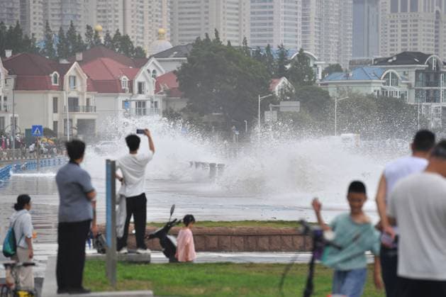 China Typhoon Bavi Huge tide caused by approaching Typhoon Bavi hits the sea shore in Qingdao in eastern China s Shandong province, Sunday, July 12, 2026., Credit:WANG HAIBIN Utuku Feature China Avalon CHINA, SHANDONG, QINGDAO  Copyright: xWANGxHAIBINx xUtuku FeaturexChinax xAvalonx 1116140174
