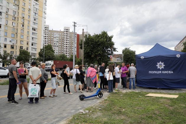 RECORD DATE NOT STATED People affected by a Russian ballistic missile strike wait in line at a mobile tent of the State Emergency Service of Ukraine to receive assistance in the Darnytskyi district of Kyiv, Ukraine, on July 11, 2026. During the night of July 11, Russian forces launched their third ballistic missile attack on Kyiv in a week. Twelve people, including two children aged 10 and 11, were injured (Photo by Yuliia Ovsiannikova Ukrinform) Cleanup underway after Russian attack in Darnytskyi district of Kyiv  Copyright: xYuliiaxOvsiannikovax