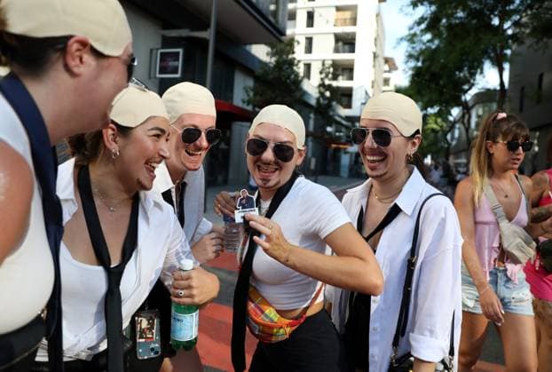PITBULL CONCERT AT ALLIANZ RIVIERA, NICE – PHOTOPQR, NICE MATIN – Justine Meddah, Nice, July 12, 2026 – Fans arrive at Pitbull’s I’m Back Tour concert at the Allianz Riviera in Nice on July 12. Pitbull’s I’m Back Tour at Allianz Riviera, Nice, France, on July 12, 2026 Nice, France  Copyright: xPHOTOPQR NICExMATIN MAXPPPxJustinexMeddahx 20260712NIM2966 20260712NIM2966