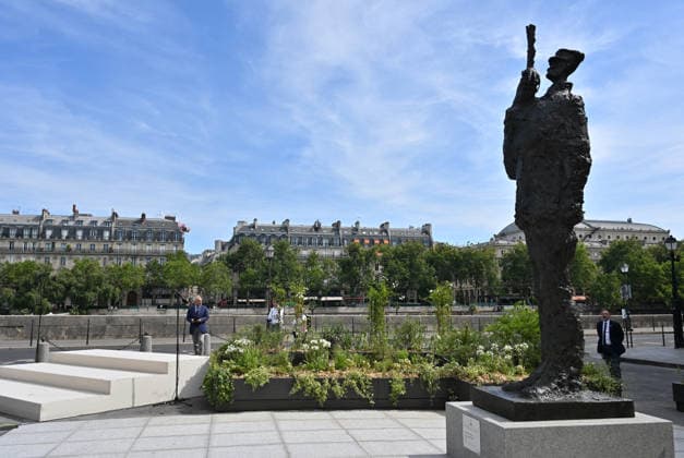 Frst National Day of Commemoration Recognizing Alfred Dreyfus s Innocence - Paris French President Emmanuel Macron presides over the first National Day of Commemoration recognizing Alfred Dreyfus s innocence, held on the Île de la Cité in Paris in front of the Court of Cassation on July 12, 2026, in the presence of elected officials, Minister of the Armed Forces Catherine Vautrin, Paris Mayor Emmanuel Grégoire, and the captain s grandson—99-year-old Charles Dreyfus—the Head of State delivered a speech marking the 120th anniversary, to the day, of the Court of Cassation s decision to rehabilitate Alfred Dreyfus. Photo by Christian Liewig Pool ABACAPRESS.COM Paris France  Copyright: xLiewigxChristian Pool ABACAx