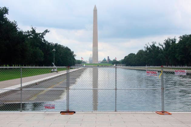July 12, 2026, Washington, District Of Columbia, U.S: The Lincoln Memorial Reflecting Pool on the National Mall in Washington, DC is once again being drained, in advance of repair work. Seen here, the reflecting pool partial drained with fencing blocking access to it and the area around it. Washington U.S - ZUMAg228 20260712_zap_g228_001 Copyright: xEvanxGolubx