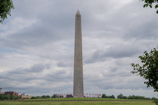 July 12, 2026, Washington, District Of Columbia, United States: U.S. flags fly at half-staff around the Washington Monument on the National Mall in honor of Senator LINDSEY GRAHAM. Washington United States - ZUMAk206 20260712_znp_k206_006 Copyright: xMattxKaminskyx