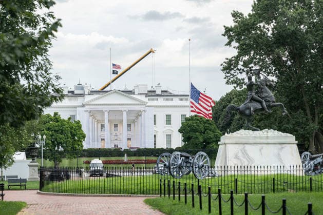 July 12, 2026, Washington, District Of Columbia, United States: U.S. flags fly at half-staff at White House in honor of Senator LINDSEY GRAHAM. Washington United States - ZUMAk206 20260712_znp_k206_015 Copyright: xMattxKaminskyx