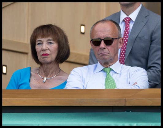 . 12 07 2026. London, United Kingdom. German Chancellor Friederich Merz and Charlotte Merz watching the Mens Singles Final at the Wimbledon Tennis Championships in London.  xStephenxLockx xi-Imagesx IIM-26902-0240