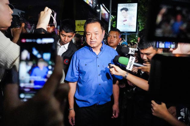 Bangkok Pub Fire Kills At Least 27 People Thailand Prime Minister Anutin Charnvirakul, in blue, inspects the site of a fire at a pub in Bangkok, Thailand, on July 13, 2026. A large fire engulfed a pub in Bangkok early on Monday morning local time, resulting in the deaths of at least 27 people before firefighters brought the blaze under control, officials said. Bangkok Bangkok Thailand  Copyright: xAnusakxLaowilasx originalFilename: laowilas-notitle260713_npfhA.jpg