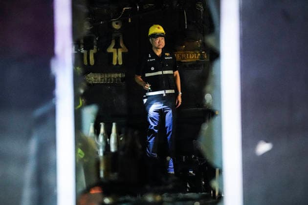Bangkok Pub Fire Kills At Least 27 People Forensic police officers inspect the site of a deadly fire at a pub in Bangkok, Thailand, on July 13, 2026. A large fire engulfs the pub early on Monday morning local time, resulting in the deaths of at least 27 people before firefighters bring the blaze under control, according to officials. Bangkok Bangkok Thailand  Copyright: xAnusakxLaowilasx originalFilename: laowilas-notitle260713_npeCH.jpg