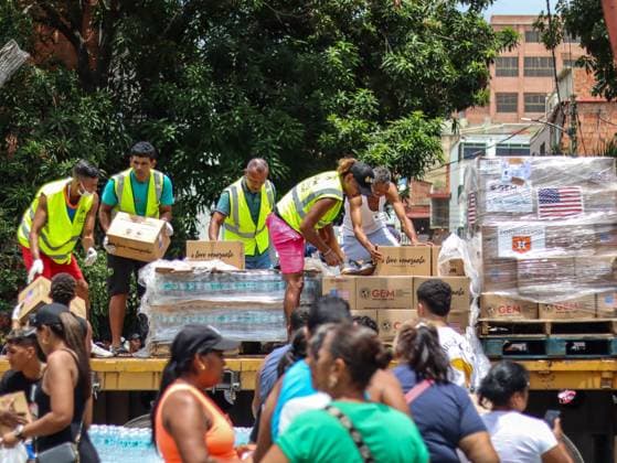 Aid organization distributes relief supplies in La Guaira LA GUAIRA, VENEZUELA JULY 13, 2026: Volunteers from Global Empowerment Mission (GEM) distribute non-perishable food, bottled water and essential relief supplies to residents of Naiguata parish in La Guaira state, Venezuela, following the recent earthquake that affected the region. Humanitarian assistance continues as communities recover from the disaster. La Guaira Venezuela (Bolivarian Republic of) Copyright: x xmarioxfloresx xJNAxPressx