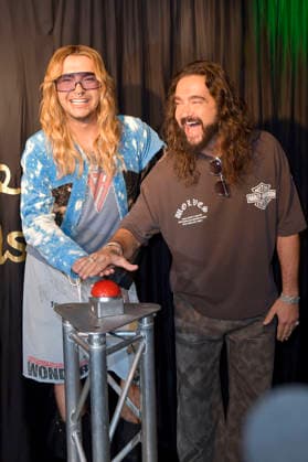 Bill Kaulitz und Tom Kaulitz bei der Präsentation ihrer Wachsfigurn im Madame Tussauds. Berlin, 12.07.2026 *** Bill Kaulitz and Tom Kaulitz at the unveiling of their wax figures at Madame Tussauds Berlin, July 12, 2026 Foto:xM.xBehrensx xFuturexImagex kaulitz_6701
