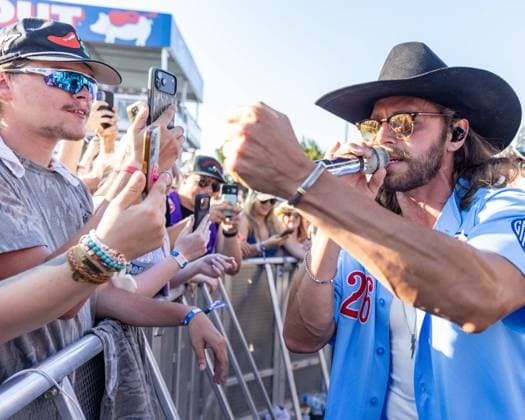 July 12, 2026, Chicago, Illinois, USA: Country musician WARREN ZEIDERS during the WIndy City Smokeout Music Festival at United Center in Chicago, Illinois Chicago USA  - ZUMAs135 20260712_zap_s135_062 Copyright: xDanielxDeSloverx