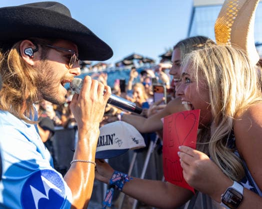 July 12, 2026, Chicago, Illinois, USA: Country musician WARREN ZEIDERS during the WIndy City Smokeout Music Festival at United Center in Chicago, Illinois Chicago USA  - ZUMAs135 20260712_zap_s135_065 Copyright: xDanielxDeSloverx