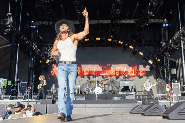 July 12, 2026, Chicago, Illinois, USA: Country musician WARREN ZEIDERS during the WIndy City Smokeout Music Festival at United Center in Chicago, Illinois Chicago USA  - ZUMAs135 20260712_zap_s135_066 Copyright: xDanielxDeSloverx