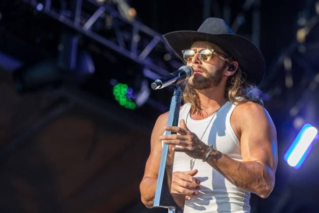 July 12, 2026, Chicago, Illinois, USA: Country musician WARREN ZEIDERS during the WIndy City Smokeout Music Festival at United Center in Chicago, Illinois Chicago USA  - ZUMAs135 20260712_zap_s135_089 Copyright: xDanielxDeSloverx