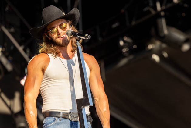 July 12, 2026, Chicago, Illinois, USA: Country musician WARREN ZEIDERS during the WIndy City Smokeout Music Festival at United Center in Chicago, Illinois Chicago USA  - ZUMAs135 20260712_zap_s135_096 Copyright: xDanielxDeSloverx