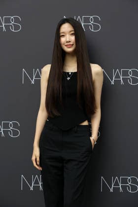 k-pop and film stars attend nars beauty pop-up in seoul, South Korea South Korean actress Moon Ga-young poses during a pop-up store event for NARS Insatiable Liquid Blush at Musinsa Megastore Seongsu in Seoul, South Korea, on July 13, 2026. Seoul South Korea  Copyright: xMatrixxImages JungxUi-Chelx