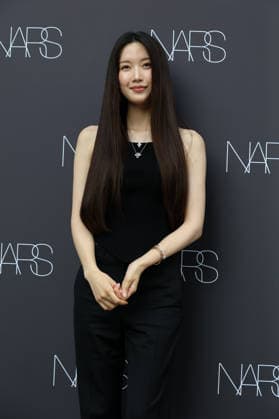 k-pop and film stars attend nars beauty pop-up in seoul, South Korea South Korean actress Moon Ga-young poses during a pop-up store event for NARS Insatiable Liquid Blush at Musinsa Megastore Seongsu in Seoul, South Korea, on July 13, 2026. Seoul South Korea  Copyright: xMatrixxImages JungxUi-Chelx