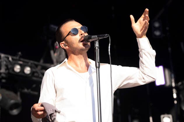 Theo Hutchcraft von Hurts live auf dem Musikfestival Moon&Stars 2026 auf der Piazza Grande. Locarno, 12.07.2026 *** Theo Hutchcraft of Hurts performing live at the Moon Stars 2026 music festival on Piazza Grande in Locarno, July 12, 2026 Foto:xA.xRaemyx xFuturexImagex hurts_6714