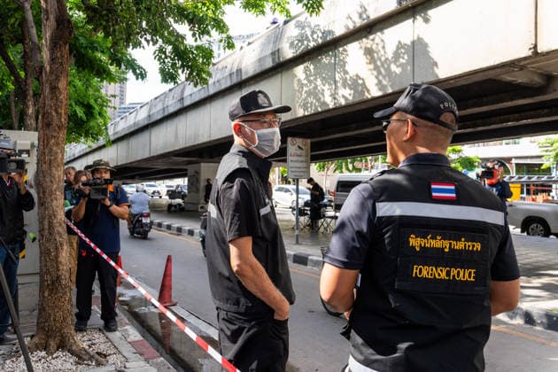 Deadly Fire at Rong Beer Na Lat Phrao Pub in Bangkok - 13 Jul 2026 A forensic police officer seen speaking with a colleague outside the security perimeter at the Rong Beer Na Lat Phrao pub after the fire on Lat Phrao Road in Bangkok. The aftermath of a deadly fire at the Rong Beer Na Lat Phrao pub in Bangkok on 13 July 2026. The blaze killed at least 27 people and injured dozens. Authorities are investigating the cause of the fire. Bangkok Thailand Copyright: xNathaliexJamoisx xSOPAxImagesx NathalieJamois_FirePub_13-07-26-1