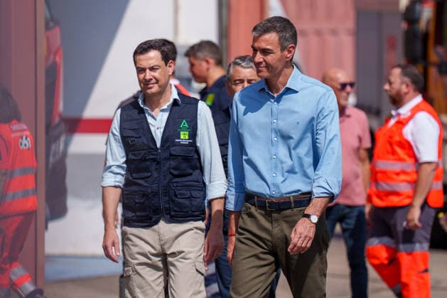 Sánchez and Moreno Meet to Visit the Forward Command Post for the Los Gallardos Wildfire Prime Minister Pedro Sánchez and the President of the Regional Government of Andalusia, Juanma Moreno, during a visit to the Forward Command Post for the Los Gallardos forest fire in Almería on July 13, 2026, in Turre, Almería, Andalusia, Spain. Pedro Sánchez visited on Monday, July 13, the areas affected by the Los Gallardos forest fire in Almería, which broke out last Thursday, the 9th, and was declared stabilized this Sunday after claiming the lives of twelve people in the early hours of its spread, burning approximately 7,000 hectares in the process, and forcing the evacuation of some 1,600 people, although all of them have now been authorized to r  Copyright: xFranciscoxJ.xOlmox 7661752