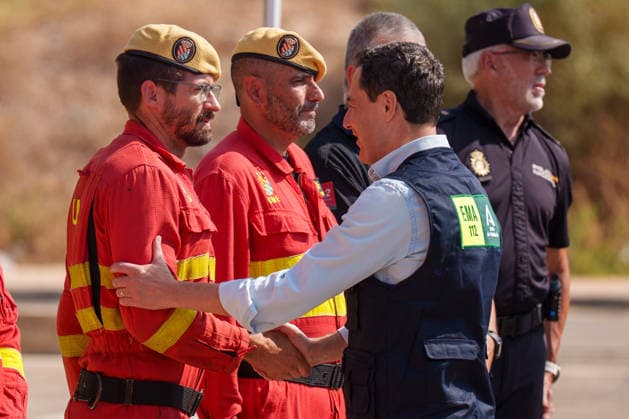 Sánchez and Moreno Visit the Forward Command Post for the Los Gallardos Wildfire Together The president of the Regional Government of Andalusia, Juanma Moreno, greets personnel deployed at the Forward Command Post for the Los Gallardos forest fire in Almería. July 13, 2026, in Turre, Almería, Andalusia, Spain. Pedro Sánchez visited on Monday, July 13, the areas affected by the Los Gallardos forest fire in Almería, which broke out last Thursday, the 9th, and was declared stabilized this Sunday after claiming the lives of twelve people in the early hours of its spread, burning approximately 7,000 hectares in the process, and forcing the evacuation of some 1,600 people, although all of them have now been authorized to return to their homes. T  Copyright: xFranciscoxJ.xOlmox 7661784